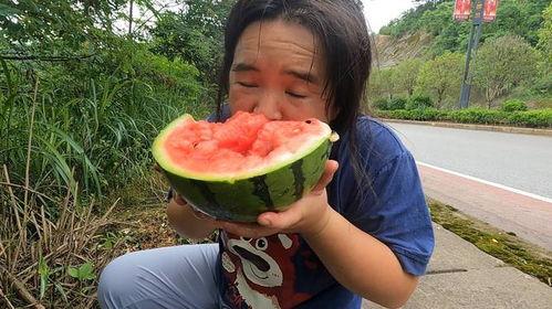 娱乐吃瓜菌子,揭秘娱乐圈那些不为人知的幕后故事